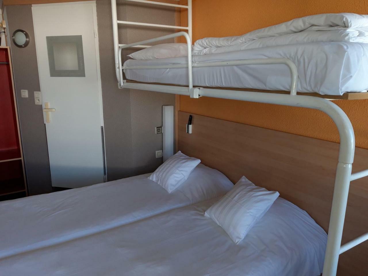 Hotel Premiere Classe / *