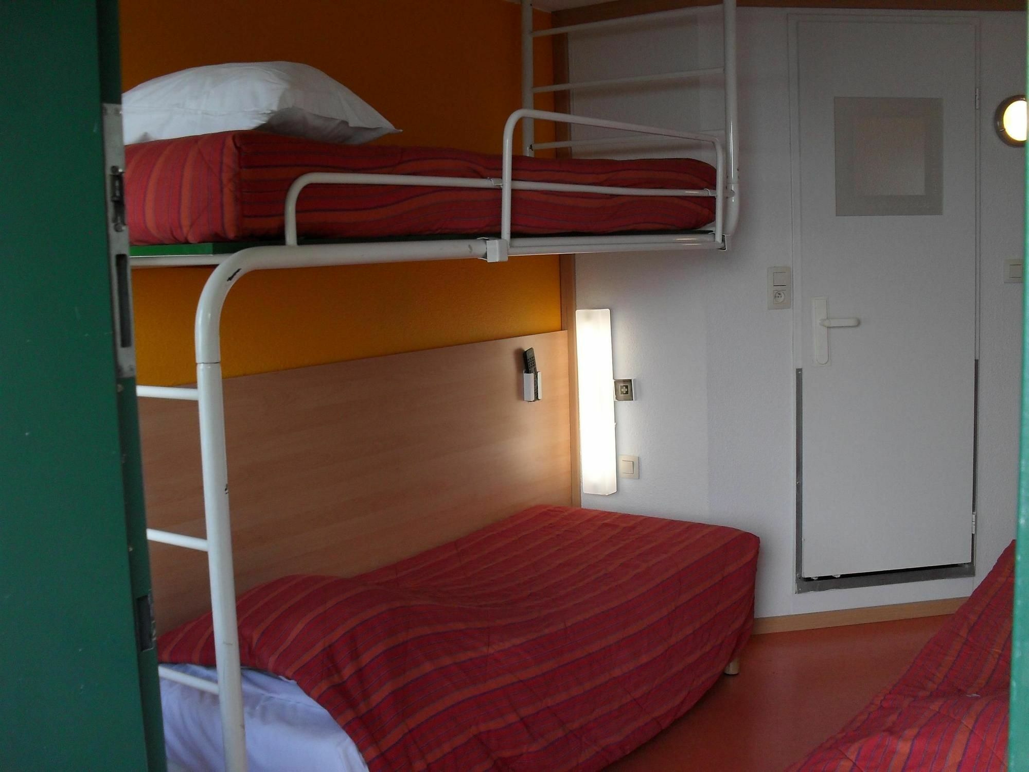 Hotel Premiere Classe / *